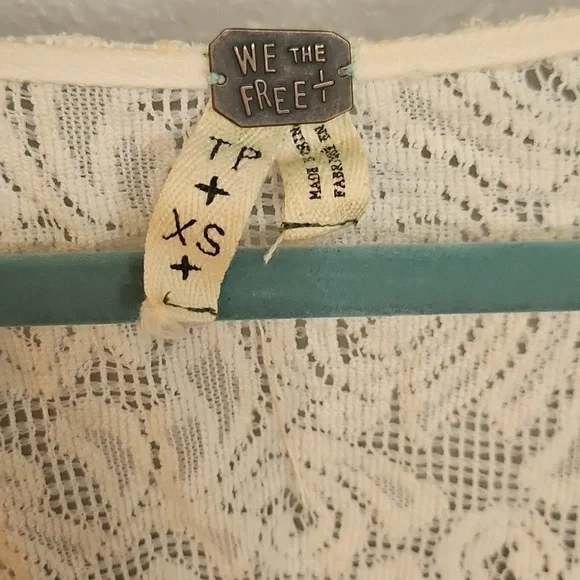 Free People Geo Floral Lace Inset Lightweight Long Sleeve Crop Top - Picture 5 of 6